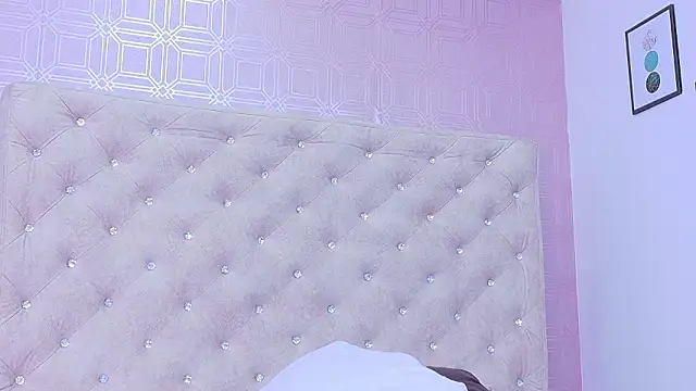 Онлайн чат XXX Mia-Monroe