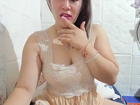 Hot36_Queen Chat XXX in diretta