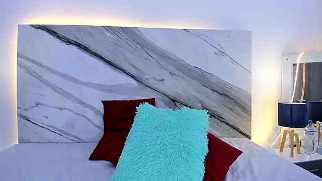 Онлайн чат XXX thamiina_