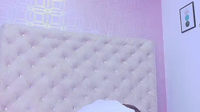 Онлайн чат XXX Mia-Monroe