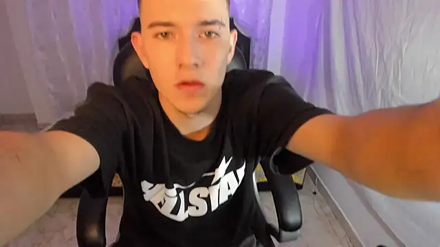 Aleck_Boy Live XXX-chat