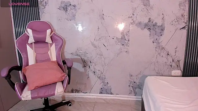 Chatroom XXX en direct de elena_wolff