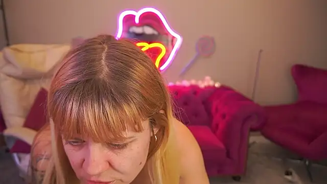 Chatroom XXX en direct de BellaLaPetit