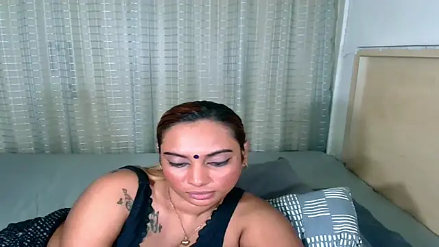 sexyindianchic Adlı Modelin Canlı XXX Sohbeti