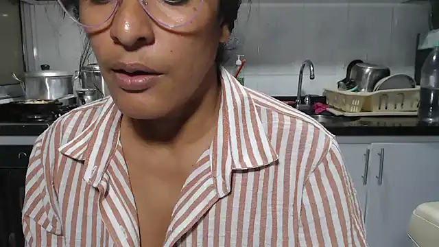 kateleyagrey Adlı Modelin Canlı XXX Sohbeti