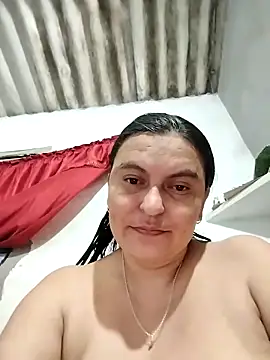 Horny-Mommy-Dirty Adlı Modelin Canlı XXX Sohbeti