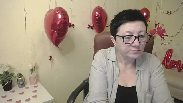 EmilyL0ve 即時 XXX 聊天