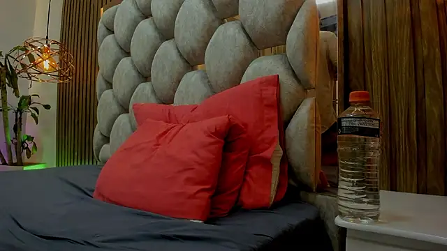 james__walsh: διαδικτυακό σόου στην κάμερα