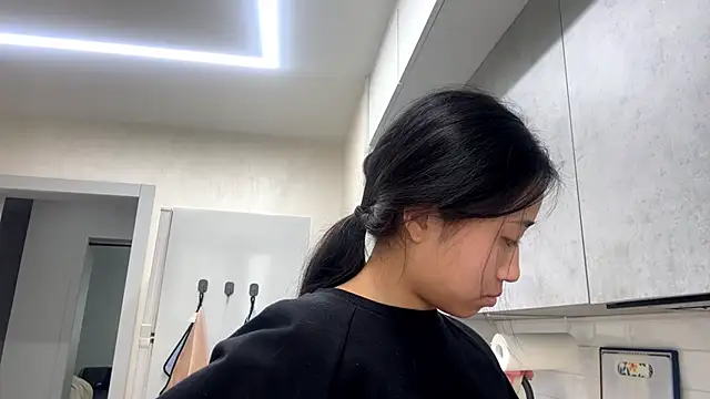 SweetMiaXO: διαδικτυακό σόου στην κάμερα