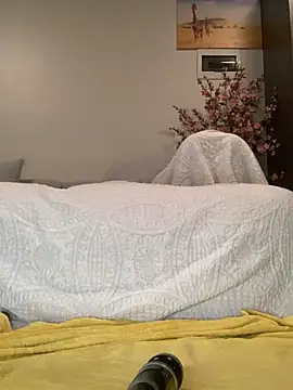 CurvyDesire1 Show in webcam