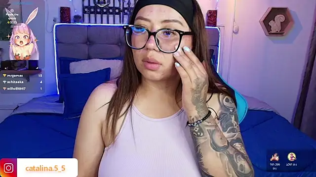 Kata_Bigboobs: διαδικτυακό σόου στην κάμερα