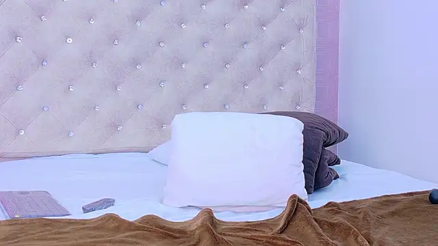 Mia-Monroe élő XXX-chatje