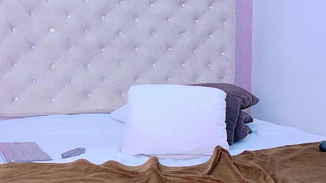 Mia-Monroe: онлайн-секс-чат