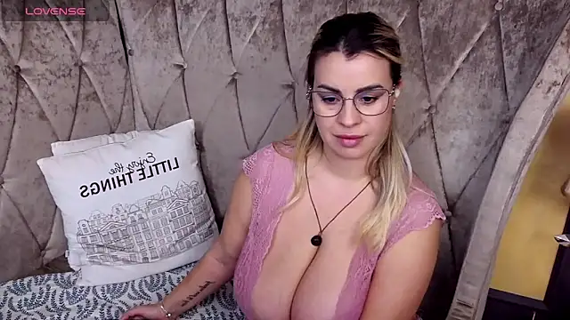 Chat XXX ao vivo de BustyGizelle