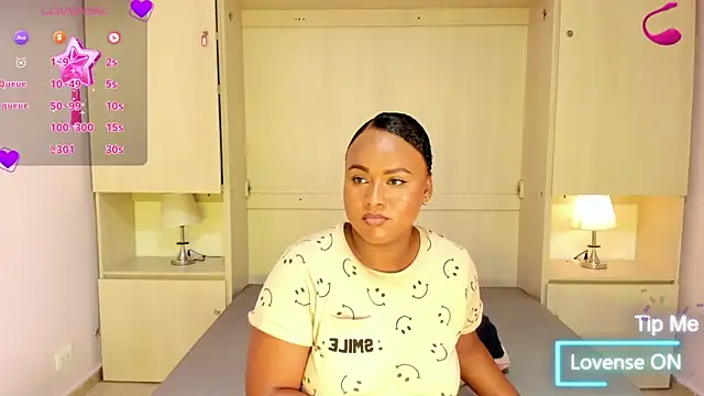 EmilyyStuart Show Webcam