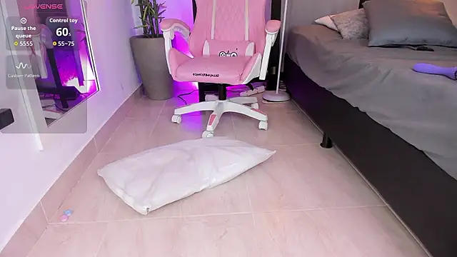 ChloeShade live XXX chat