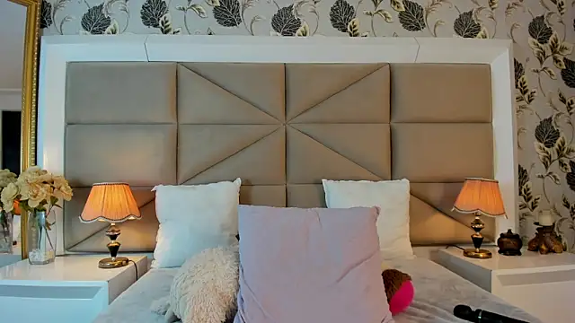 MayaDeLuca 现场XXX聊天