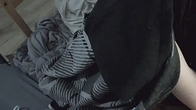 CeriseLapine Chat XXX in diretta