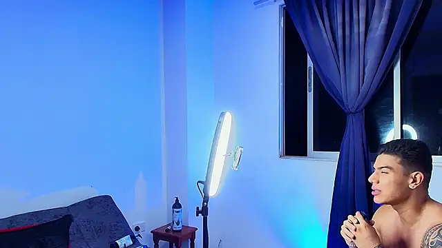 Chatroom XXX en direct de BrayaanFit