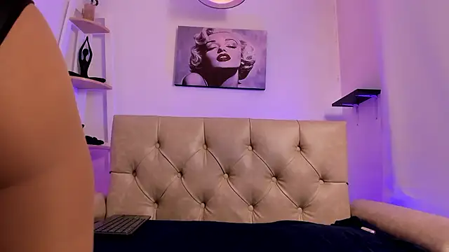 Show modela AuroraSimmons na web-kameri