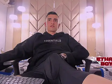 Chatroom XXX en direct de Ethan_Boy_