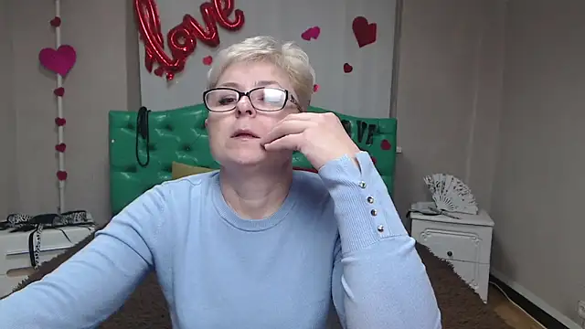 Онлайн чат XXX EmiliaGree