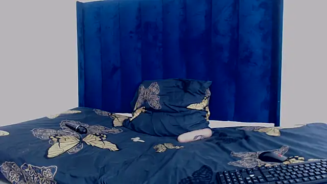 Nikistickyxx25 Show in webcam