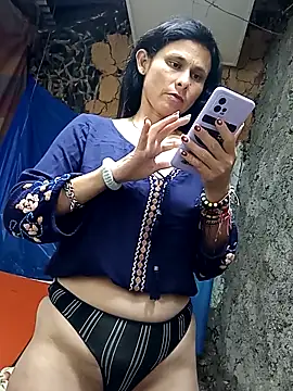 Yuliitza3: онлайн-секс-чат