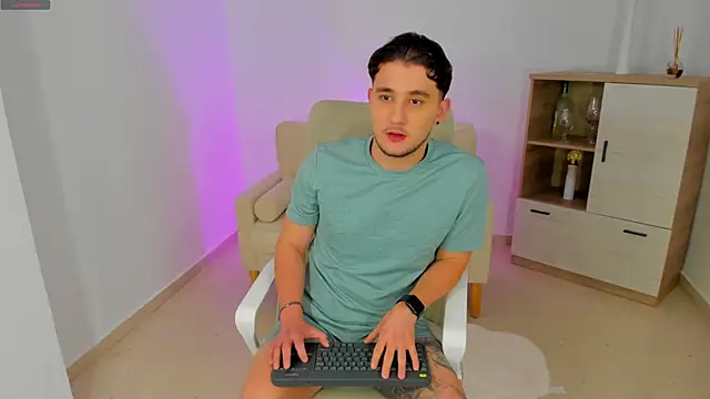 Massimo_Fiore live XXX chat