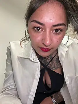 Chatroom XXX en direct de Rae_Lil_White