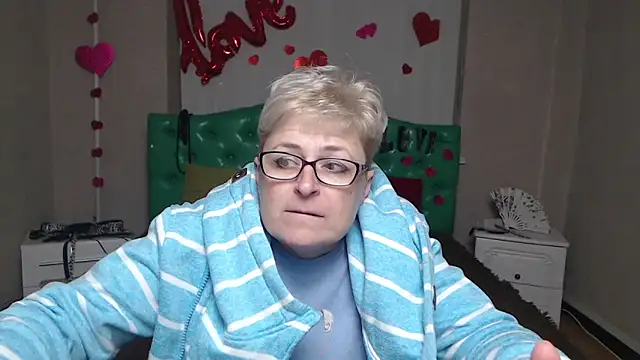 EmiliaGree Adlı Modelin Canlı XXX Sohbeti