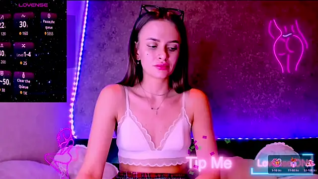 madina_taher Chat XXX live