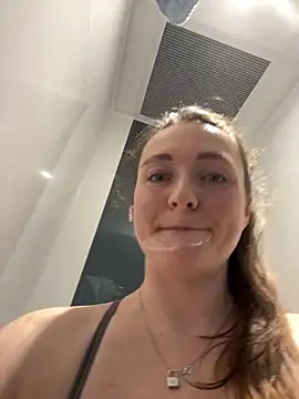 Chat +18 de BustyBonnieUK ao vivo