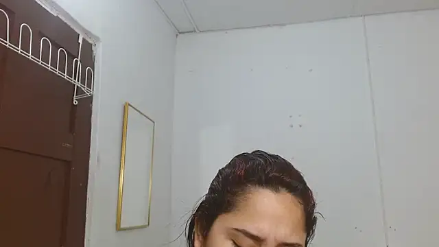 ThalianのライブXXXチャット