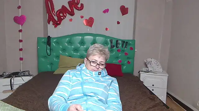 EmiliaGree's Live XXX Chat