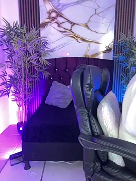 Ady_18: διαδικτυακό σόου στην κάμερα