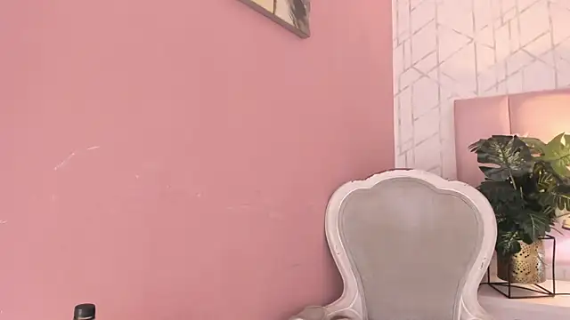 SaraaNova élő XXX-chatje