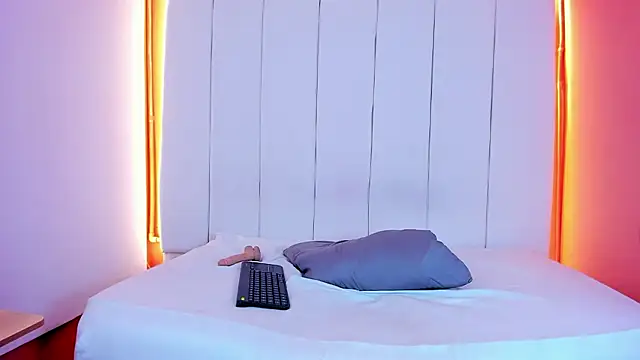 Sunny_OS élő XXX-chatje