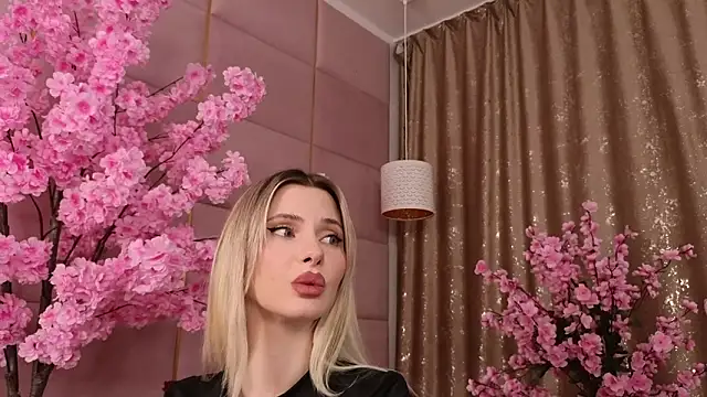 Elliblue Adlı Modelin Canlı XXX Sohbeti