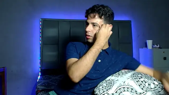 MAXIMILAINO-XXX Webcam Show