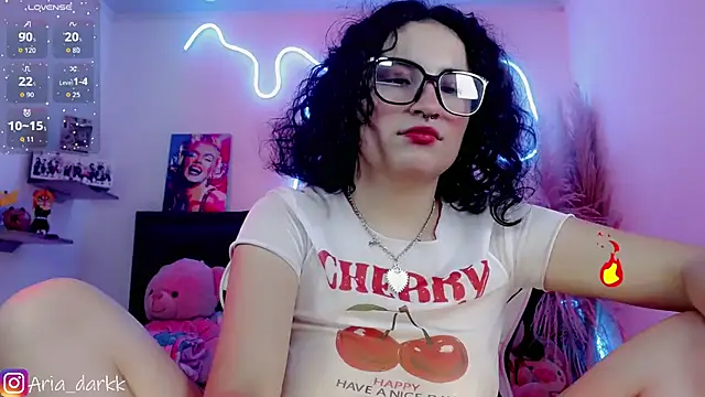 AriaDark Adlı Modelin Canlı XXX Sohbeti