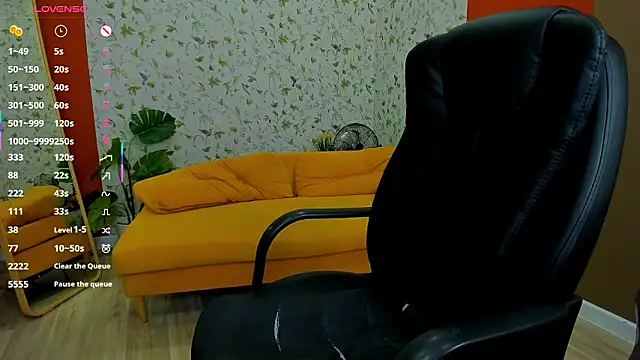 MiraBoom: вебкам-шоу