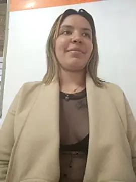 celeste_83 élő XXX-chatje