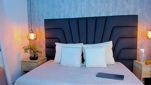 Maya_curvy Live XXX Chat