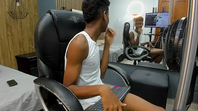 Вебкам-шоу khris__evans