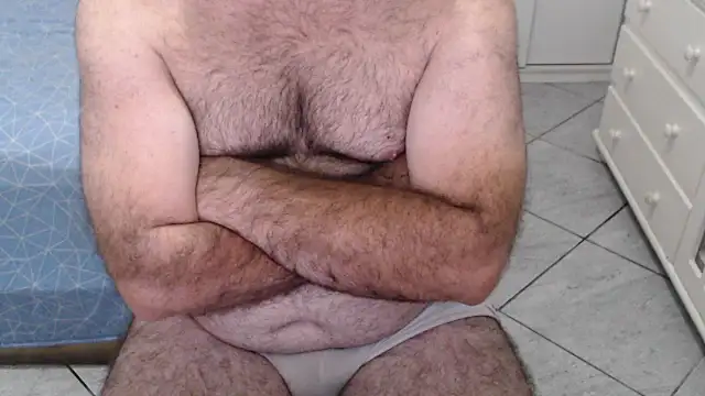 MysterBearMG live XXX chat