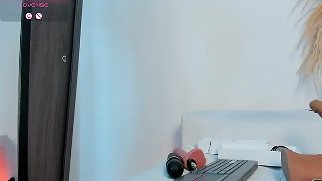 Chatroom XXX en direct de Noami_Rose