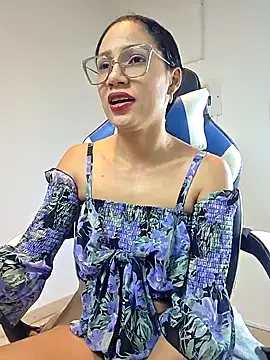 Онлайн чат XXX KittyKardy