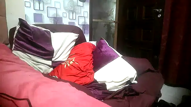 bialoba7: διαδικτυακό σόου στην κάμερα