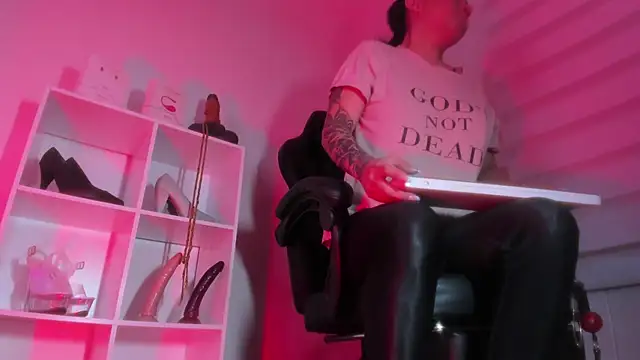 Chatroom XXX en direct de charlotte_joliedart